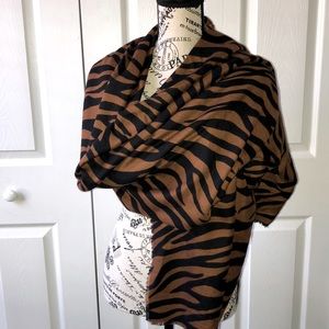 ⭐️BR Black/brown animal print scarf/sarong
